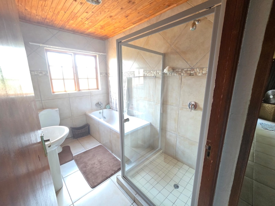 To Let 3 Bedroom Property for Rent in Melodie North West